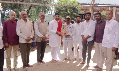 चितांबर स्वरूप सदगुरू प. पु.उमाकांत भाऊयांच्या कृपेने तथा प. पु .वंदनीयताईंच्या आशीर्वादाने आयोजित पारायण सोहळा याचे आज भक्तिमय वातावरणामध्ये खूप आनंदाने , काल्याचे कीर्तन होऊन महाप्रसादाचे आयोजन करून सांगता झाली