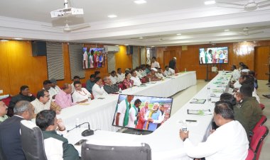 शेतकऱ्यांना 18 हजार कोटी प्रधानमंत्री किसान सन्मान निधीच्या हस्तांतरण सोहळ्याचे प्रक्षेपण कृषि विद्यापीठात संपन्न .