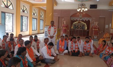 राहुरी शहराचे आराध्य दैवत खंडेराया देवस्थान यांना शिवसेनेच्या वतीने श्रीफळ वाढवून  निवडणुकीच्या प्रचाराला सुरुवात करण्यात आली