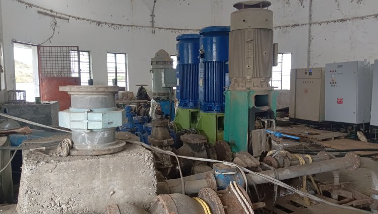 वांबोरी पाईप  चारी पंप गृह येथे अनेक दिवसांपासून अभियंता आणि वरिष्ठ अधिकारी यांचे लक्ष नाही