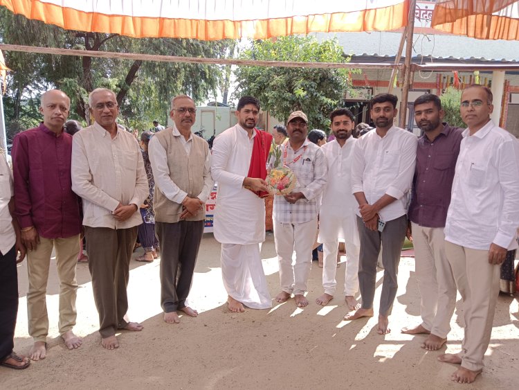 चितांबर स्वरूप सदगुरू प. पु.उमाकांत भाऊयांच्या कृपेने तथा प. पु .वंदनीयताईंच्या आशीर्वादाने आयोजित पारायण सोहळा याचे आज भक्तिमय वातावरणामध्ये खूप आनंदाने , काल्याचे कीर्तन होऊन महाप्रसादाचे आयोजन करून सांगता झाली