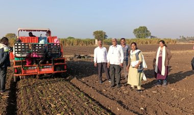 *महात्मा फुले कृषी विद्यापीठातील शास्त्रज्ञांच्या शेतकऱ्यांच्या प्रक्षेत्रावर भेटी.*