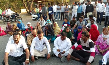 *नगर मनमाड महामार्गावर डिग्रस फाटा परिसरात भीषण अपघात अज्ञात वाहनाच्या धडकेत दुचाकिस्वार तरुणाचा जागीच मृत्य तर एक जण जखमी*