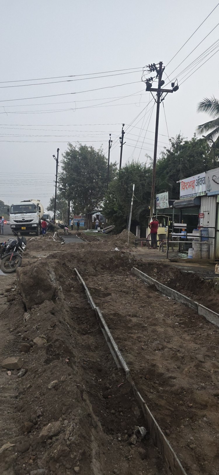 नगर–मनमाड रस्त्याचे निकृष्ट दर्जाचे काम; बाभळेश्वर परिसरातील नागरिकांमध्ये संतापाची लाट