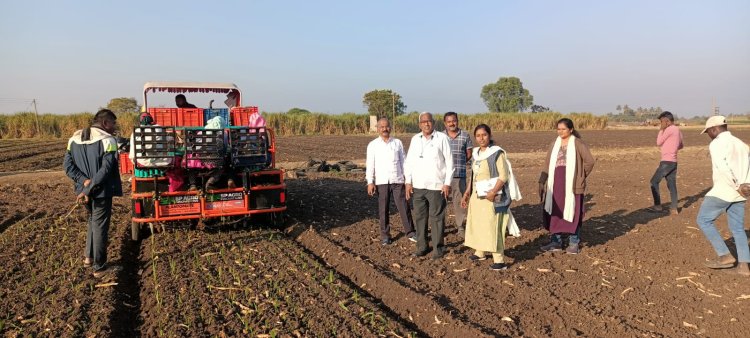 *महात्मा फुले कृषी विद्यापीठातील शास्त्रज्ञांच्या शेतकऱ्यांच्या प्रक्षेत्रावर भेटी.*