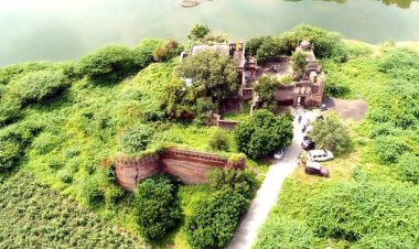 आसमान भरारी कादंबरीतून अखिल भारतीय मराठी साहित्य संमेलनात कवी परमानंद  यांची  महत्वपूर्ण भूमिका प्रकाश झोतात.