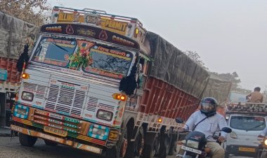 नगर मनमाड महामार्गावरती पुन्हा एकदा विचित्र दोन अपघात