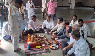 प्रशासनाला जाग येईना, आता देवाचाच सहारा ! नगर - शिर्डी महामार्गाचे 'ग्रहण ' सुटण्यासाठी राहुरीत राहू - केतूला अभिषेक