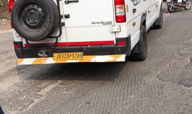 रॉंग साईटने वाहन चालवून ट्रॅफिकला अडथळा निर्माण करणाऱ्या वाहनावर कारवाई