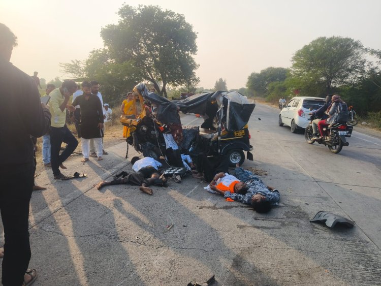 राहुरी शिंगणापूर रोड वरती उंबरे परिसरात तांबे पेट्रोल पंपा समोर भीषण अपघात