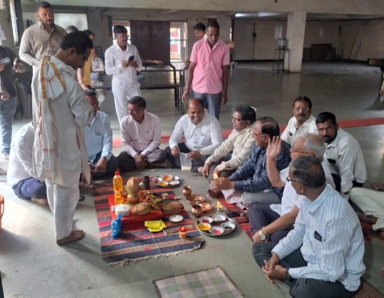 प्रशासनाला जाग येईना, आता देवाचाच सहारा ! नगर - शिर्डी महामार्गाचे 'ग्रहण ' सुटण्यासाठी राहुरीत राहू - केतूला अभिषेक