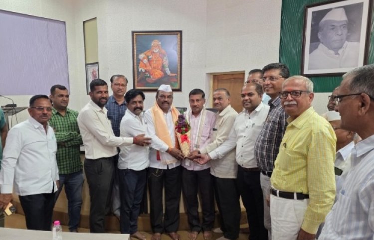 राहुरी व्यापारीअसोसिएशन तर्फे नवनिर्वाचित नगराध्यक्ष व उपनगराध्यक्षांचा जंगी सत्कार, शहराच्या विकासासाठी आणि समस्या निवारण्यासाठी व्यापाऱ्यांनी मांडले गाऱ्हाणे