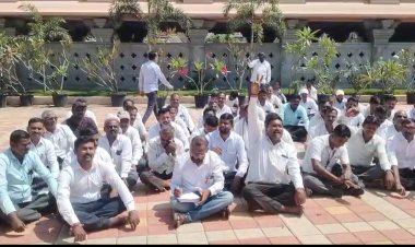 श्री शनैश्वर देवस्थान ट्रस्टमध्ये कामगारांचा संताप उसळला  ३६३ कायम कर्मचाऱ्यांच्या हक्कांसाठी बेमुदत उपोषण; प्रशासनाच्या भूमिकेवर प्रश्नचिन्ह