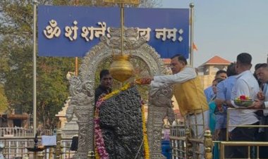 श्रीक्षेत्र शनिशिंगणापूर या ठिकाणी भाविकांची लूट करणाऱ्या दोघांवर गुन्हा दाखल.