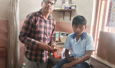 अपघाती वळणा वरील झाडांमुळे खेडले परमानंद येथे शालेय विद्यार्थ्यांचा अपघात .