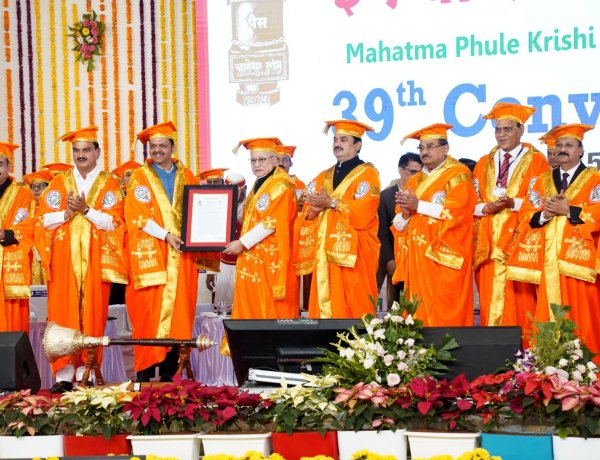 महात्मा फुले कृषि विद्यापीठाचा 39 वा पदवीप्रदान समारंभ संपन्न* ,तसेच राज्यपाल यांच्या हस्ते -महाराष्ट्राचे मुख्यमंत्री माननीय देवेंद्र फडणवीस जी यांना डॉ ही पदवी बहाल करण्यात आली