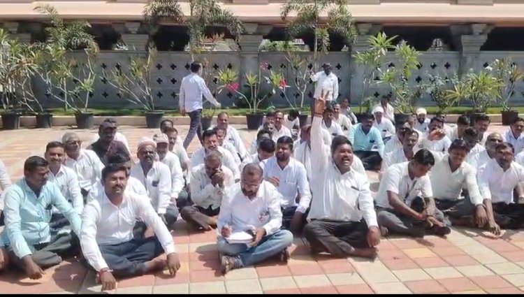 श्री शनैश्वर देवस्थान ट्रस्टमध्ये कामगारांचा संताप उसळला  ३६३ कायम कर्मचाऱ्यांच्या हक्कांसाठी बेमुदत उपोषण; प्रशासनाच्या भूमिकेवर प्रश्नचिन्ह