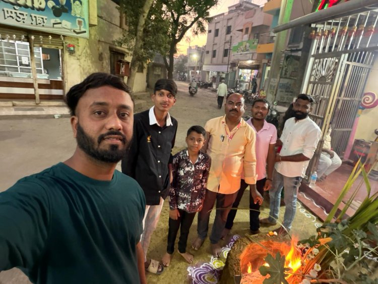 राहुरी येथील कानिफनाथ मित्र मंडळ येथे होळी साजरी करण्यात आली, आणि कानिफनाथ महाराज यांच्या यात्रेला सुरुवात झाली