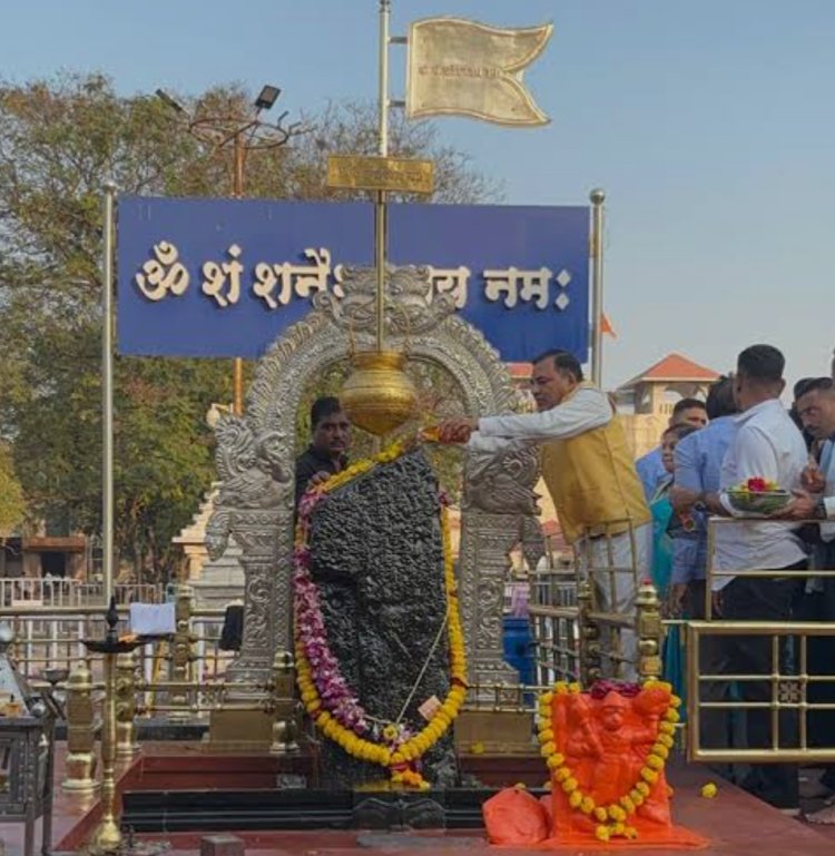 श्रीक्षेत्र शनिशिंगणापूर या ठिकाणी भाविकांची लूट करणाऱ्या दोघांवर गुन्हा दाखल.