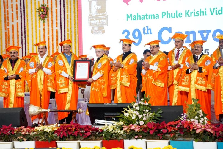 महात्मा फुले कृषि विद्यापीठाचा 39 वा पदवीप्रदान समारंभ संपन्न* ,तसेच राज्यपाल यांच्या हस्ते -महाराष्ट्राचे मुख्यमंत्री माननीय देवेंद्र फडणवीस जी यांना डॉ ही पदवी बहाल करण्यात आली