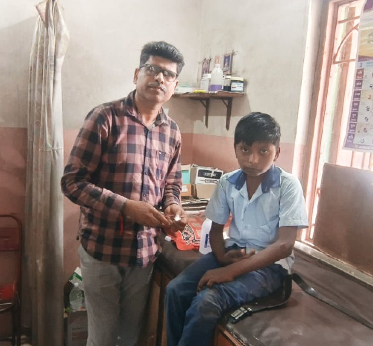 अपघाती वळणा वरील झाडांमुळे खेडले परमानंद येथे शालेय विद्यार्थ्यांचा अपघात .