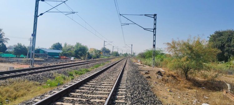 टाकळीमिया परिसरात भीषण घटना रेल्वे अपघातात अनिता लाहुंडे यांचा जागीच मृत्यू*