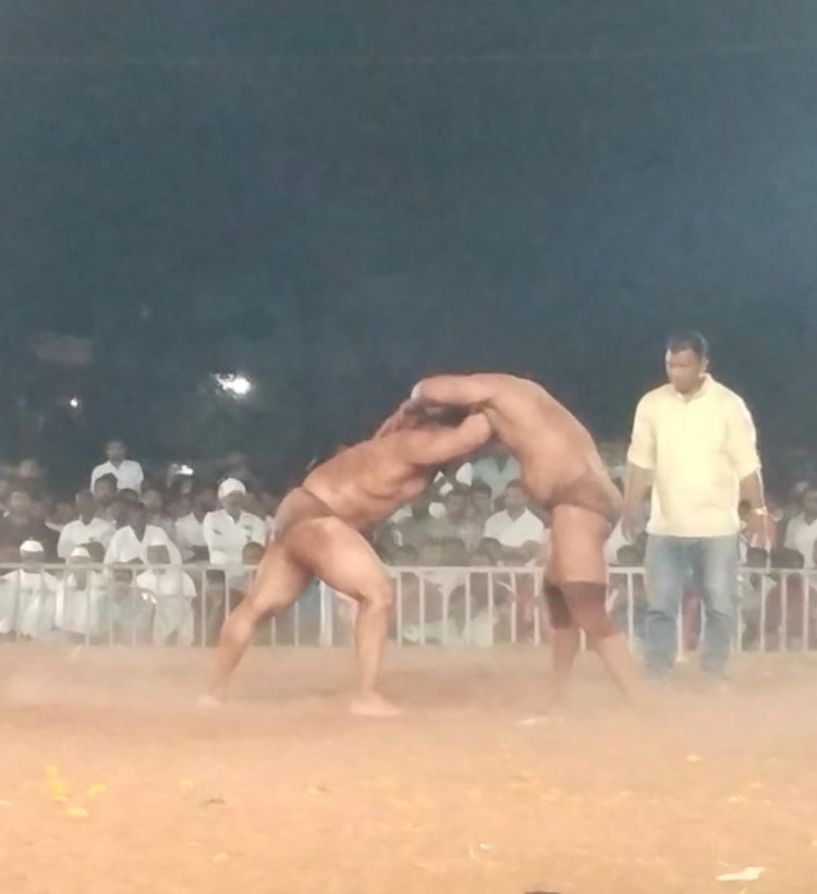 शहराचे ग्रामदैवत मार्तंड देव देवस्थान ट्रस्ट (खंडोबा) महाराज यात्रेनिमित्त भव्य कुस्तीचा फड रंगला.