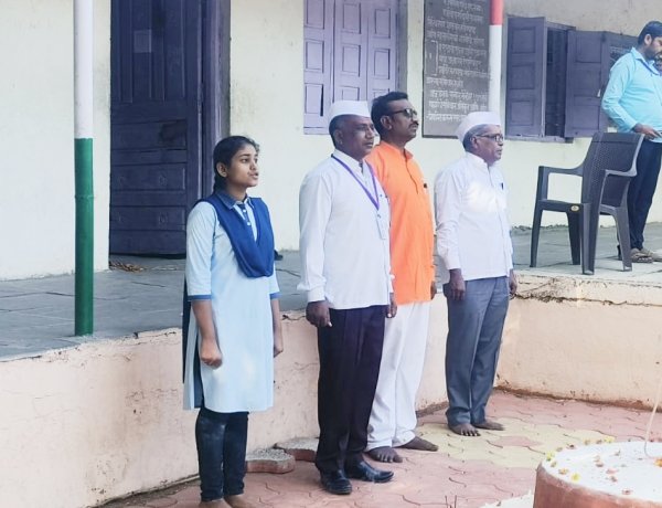 मुळा एज्युकेशन सोसायटीच्या महात्मा गांधी माध्यमिक विद्यालयात महाराष्ट्र दिन मोठ्या उत्साहात साजरा.