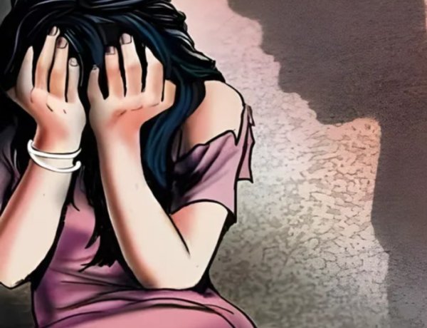 फेसबुक वर ओळख करून  महेलीशी मैत्री केली आणि तिला फोनवर बोलायचे आहे म्हणून तिला त्रास दिला या बाबत गुन्हा दाखल करण्यात आला