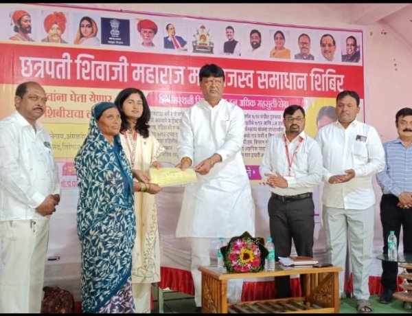 सोनईत छत्रपती शिवाजी महाराज महसूल समाधान शिबिराला उत्स्फूर्त प्रतिसाद  : २२५ विविध दाखल्यांचे वाटप; शेतकऱ्यांना ३ ट्रॅक्टर अवजारे वितमरित