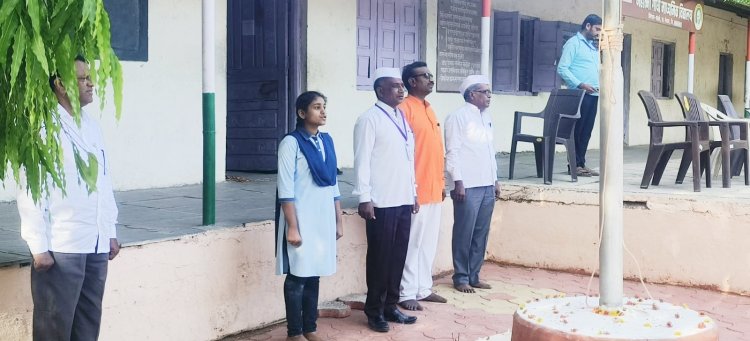 मुळा एज्युकेशन सोसायटीच्या महात्मा गांधी माध्यमिक विद्यालयात महाराष्ट्र दिन मोठ्या उत्साहात साजरा.