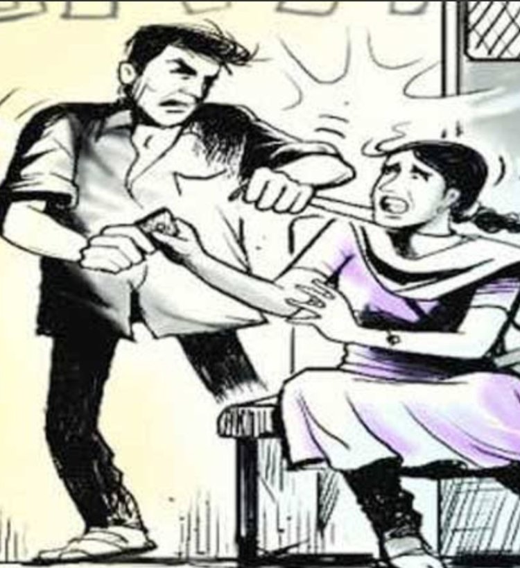 ब्युटीपार्लर चालविणाऱ्या एका विवाहित तरुणीचा आरोपीने गेल्या सहा महिन्यांपासून पाठलाग केला. त्यानंतर महिलेच्या घरात घुसुन तुला बघून घेतो, अशी धमकी देण्यात आली