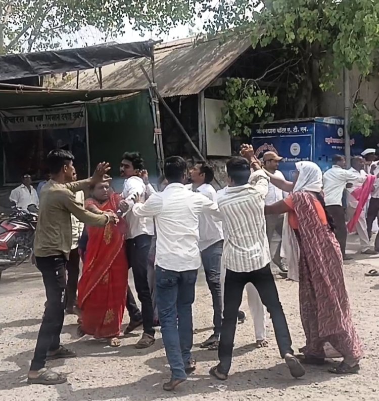 मानोरी,येथील दोन गटात अल्पवयीन मुलीचा विवाह लावून देण्याच्या संशयावरून राहुरी पोलीस स्टेशनबाहेर तुफान हाणामारी*