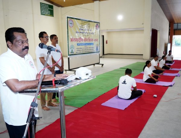 महात्मा फुले कृषी विद्यापीठात आंतरराष्ट्रीय योगदिन उत्साहात साजरा .