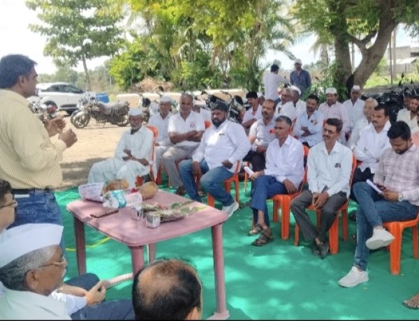 पिंप्री अवघड येथे 'खेत बचाव अभियान ' उत्साहात संपन्न .