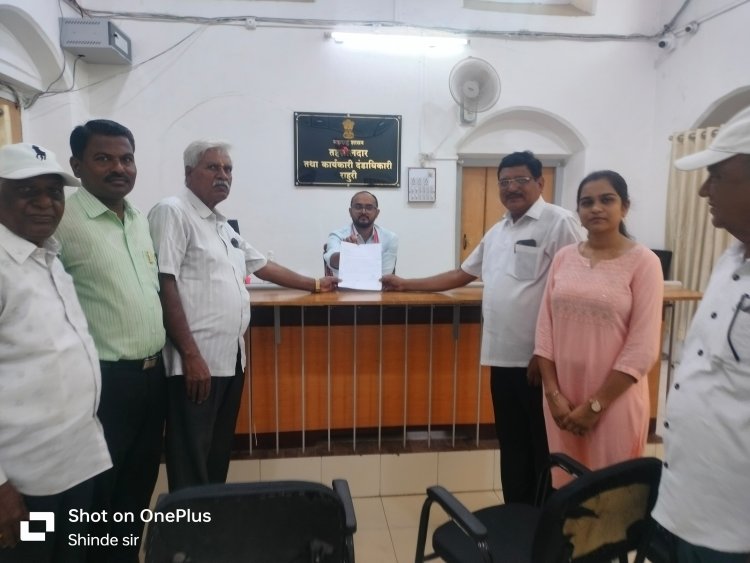 निसर्ग आणि सामाजिक पर्यावरण प्रदुषण निवारण मंडळाच्या वतीने प्लास्टिक बंदी कायद्याच्या कठोर अंमलबजावणी साठी राहुरी तहसीलदारांना देण्यात आले निवेदन