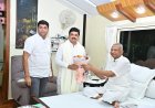 ज्येष्ठ साहित्यिक यशवंतराव गडाख यांच्या विरंगुळा निवासस्थानी विधान परिषद सभापती प्रा. राम शिंदे यांची सदिच्छा भेट