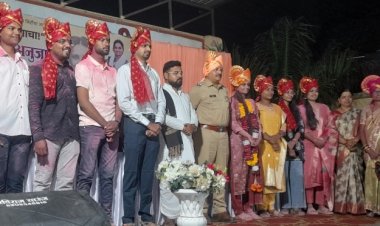 पोलीस निरीक्षक रवींद्र देशमुख यांच्या हस्ते उत्तुंग यश संपादन करणाऱ्या गुणवंतांचा करण्यात आला सन्मान .