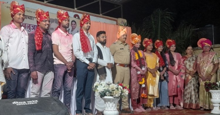 पोलीस निरीक्षक रवींद्र देशमुख यांच्या हस्ते उत्तुंग यश संपादन करणाऱ्या गुणवंतांचा करण्यात आला सन्मान .
