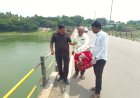 पर्यावरण प्रदूषण निवारण मंडळाचे जिल्हाध्यक्ष बाळासाहेब डोंगरे यांनी पर्यावरण प्रेमी सदस्यांना सोबत घेऊन पुलावरील प्लास्टिक पिशव्या घेतल्या काढून ;नदीचा पूल झाला एकदम स्वच्छ .