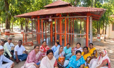 बिल्व परिसरात देवतांच्या द्वारे स्थापीत सिद्धलिंगांच्या दर्शनाने समाधान प्रत होते ;हरिहर केशव गोविंद बनात भाविकांची गर्दी