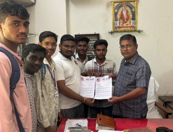 छात्र भारती चे प्रांत अधिकरी यांच्या मार्फत मुख्यमंत्री , शिक्षणमंत्री यांना निवेदन