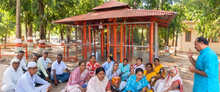 बिल्व परिसरात देवतांच्या द्वारे स्थापीत सिद्धलिंगांच्या दर्शनाने समाधान प्रत होते ;हरिहर केशव गोविंद बनात भाविकांची गर्दी