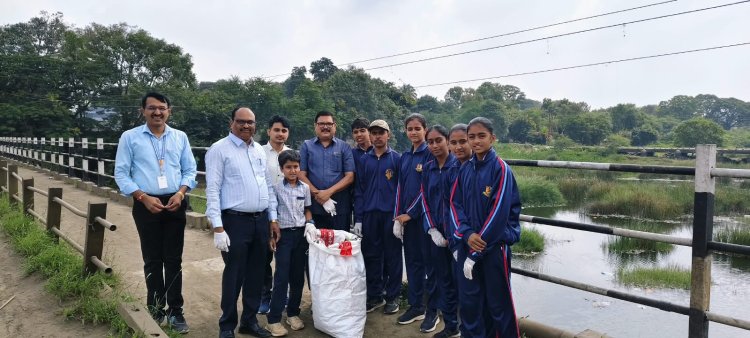 सेवा संकल्प अभियान अंतर्गत सावित्रीबाई फुले माध्य. व उच्च माध्यमिक विद्यालयातील एनसीसी आणि हरित सेनेच्या विद्यार्थ्यांनी राबवली स्वच्छता मोहीम .